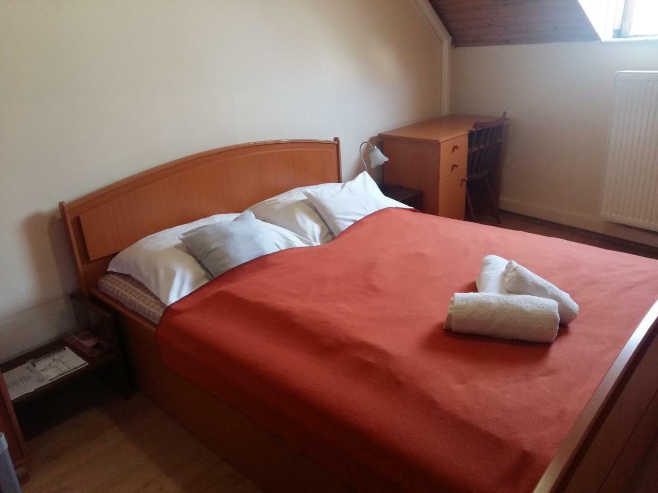 Retro Panzió Bed & Breakfast Pécs